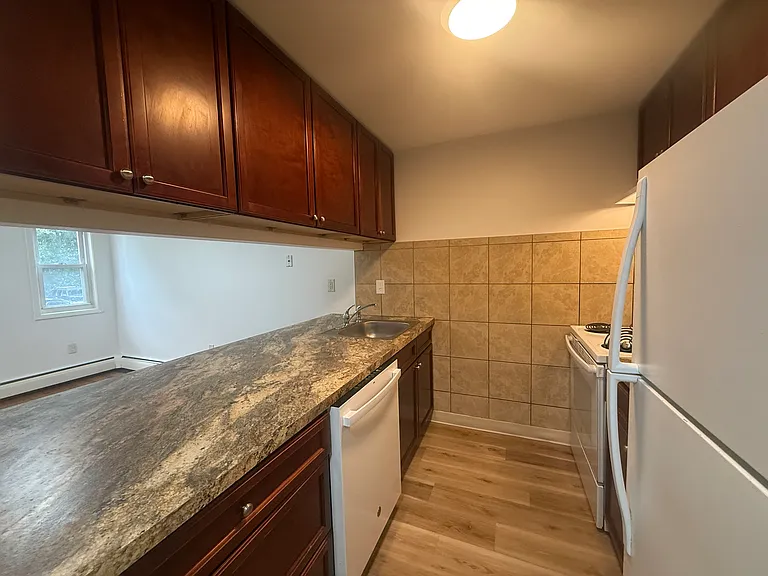 1 Henderson Dr — Photo 4