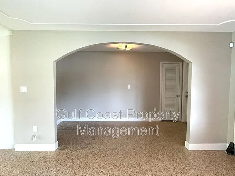 2253 Valencia Dr — Photo 6