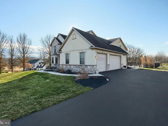 4th image of 120 Buttercup Ln