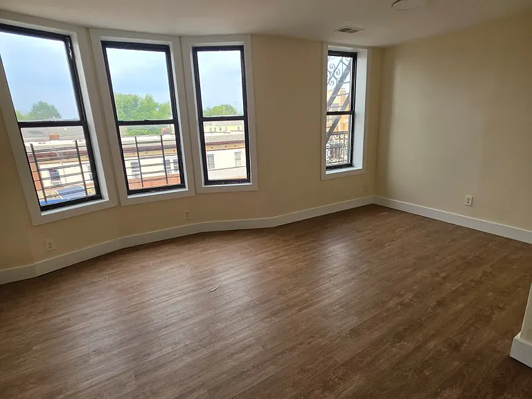 358-360 S Orange Ave #2R — Photo 6