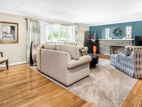 3rd image of 2504 Giant Oaks Dr