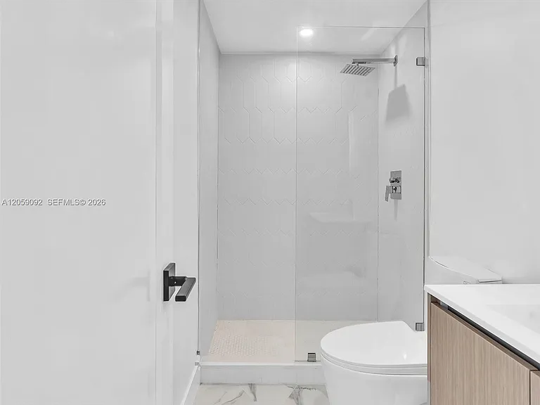 11900 N Bayshore Dr #205 — Photo 8
