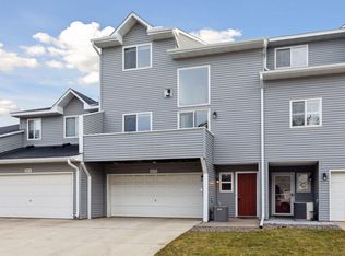 697 Kingfisher Ln APT B, Woodbury, MN 55125