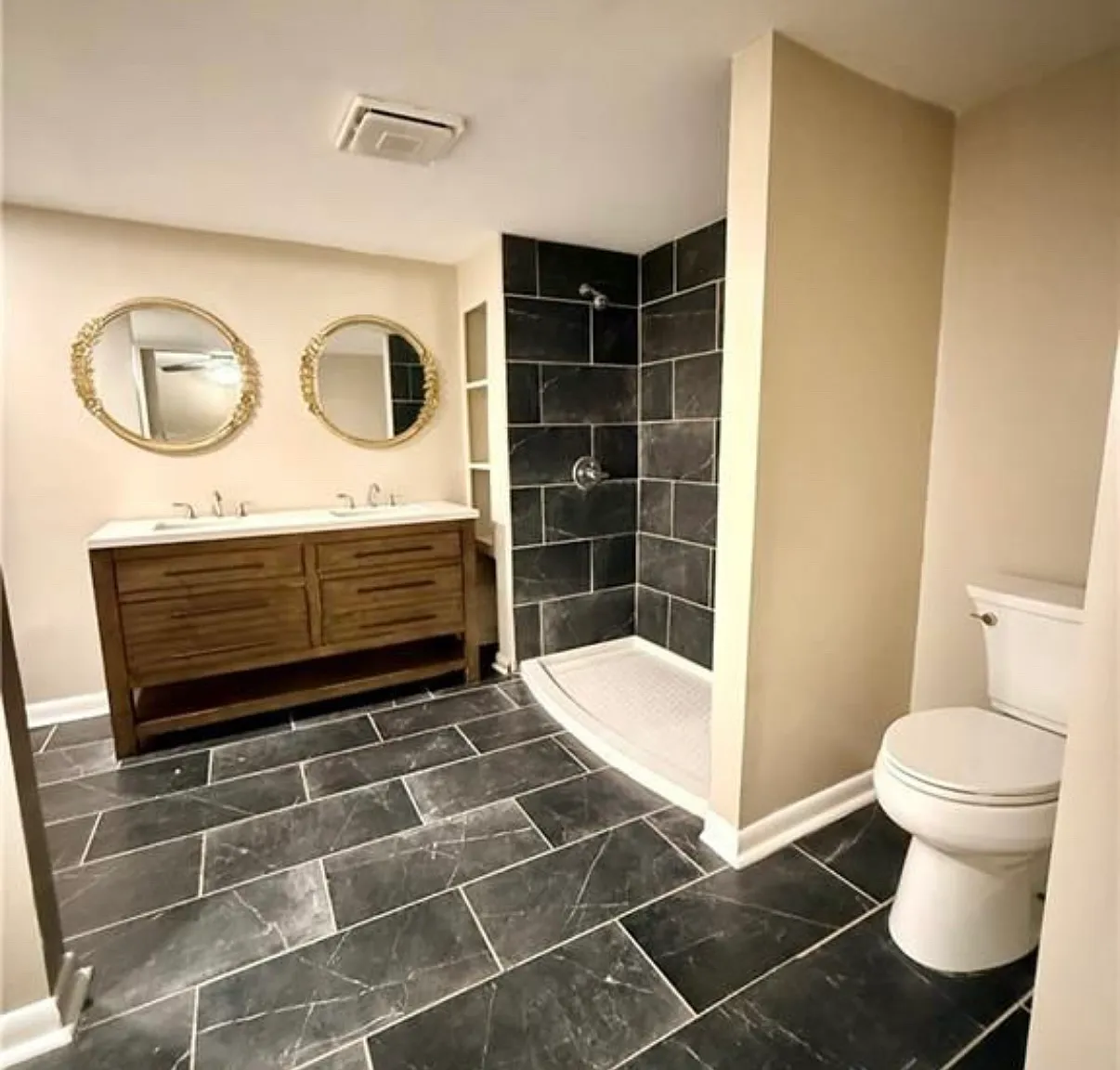 3 bed, 1360 sqft, $1,425 — Photo 2