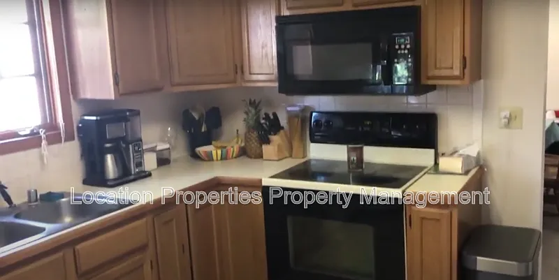 3 bed, 2.5 bath, 1763 sqft, $1,995 — Photo 2