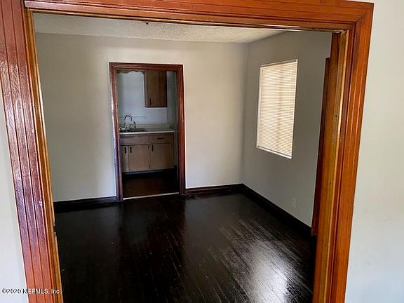 4th image of 1163 W 20th St