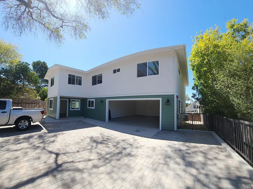 1841 Slack St