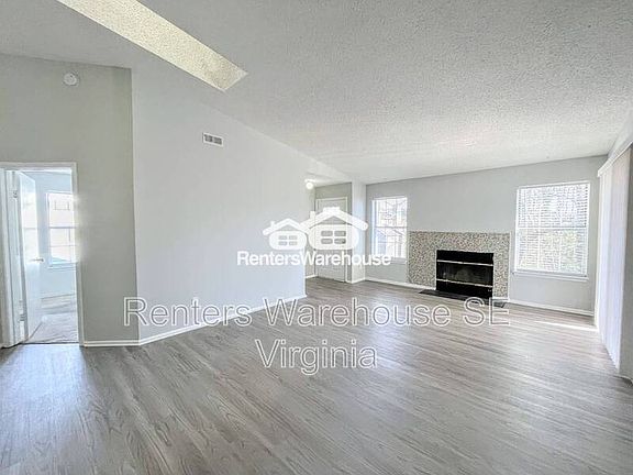 2nd image of 543 Pier Ct #202