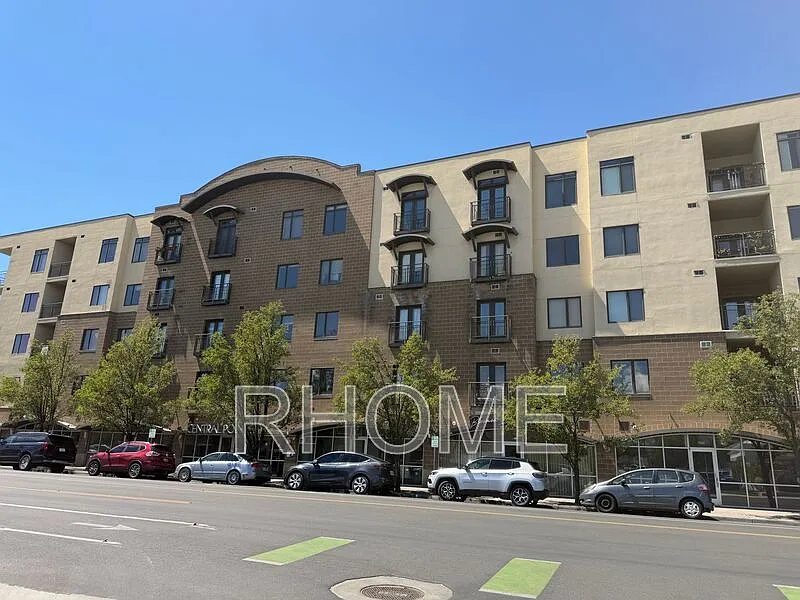 3 bed, 2.0 bath, 1150 sqft, $1,799 — Photo 1