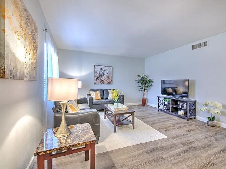 Pearl Cove Apartments — Photo 33