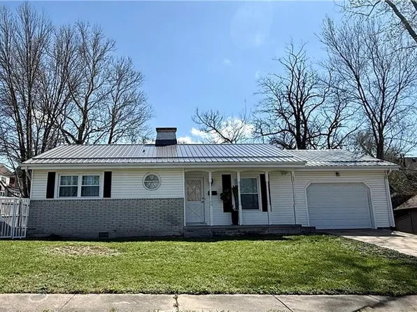 109 W Black Diamond St, Richmond, MO 64085