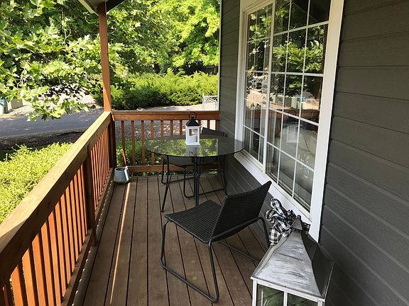 2nd image of 784 Shoshone St