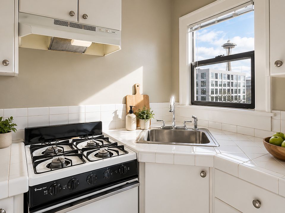 1st image of 715 2nd Ave N APT 203