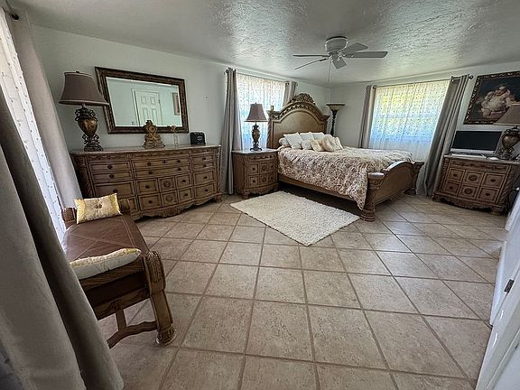 3rd image of 927 Lemon Bay Dr