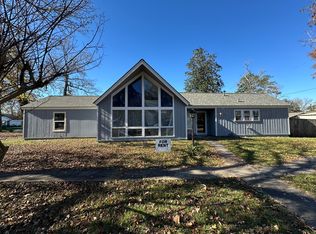 221 Lakeview Dr, Conroe, TX 77301