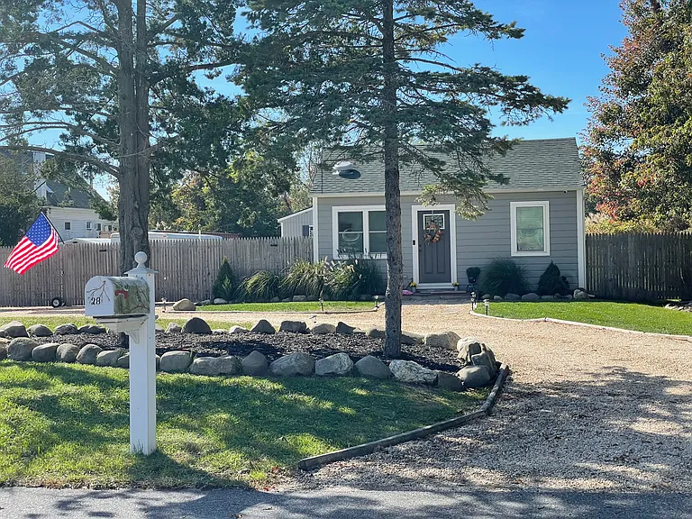 Sheridan Dr — Photo 1