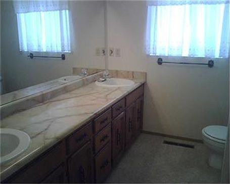 3rd image of 225 Parkhill Pl