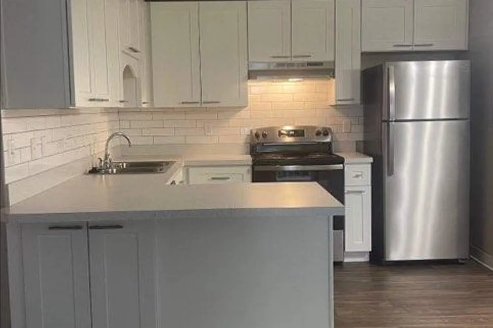 Amber Glen Apartments — Photo 2