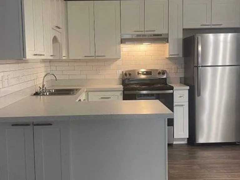 Amber Glen Apartments — Photo 2