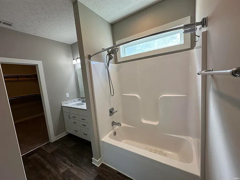 2331 Jamaica Ct — Photo 6
