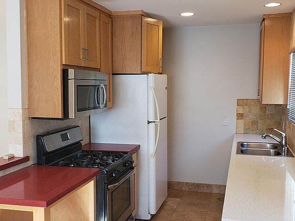 5th image of 4847 Rosewood Ave Unit 1