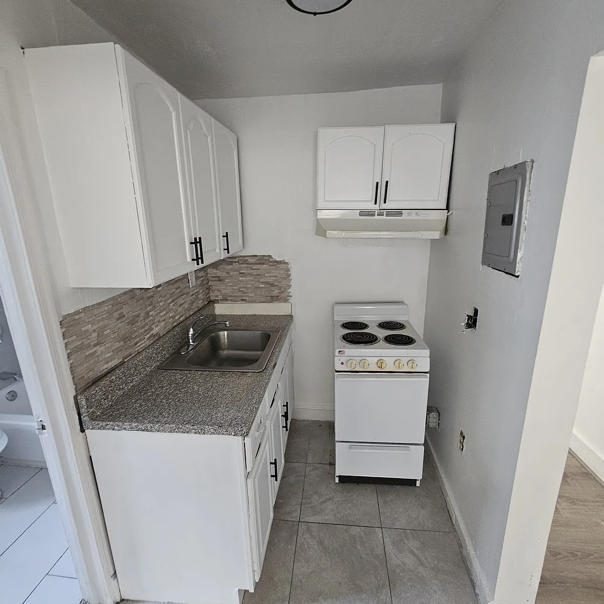 Building Photo - 138 S 10th St #3