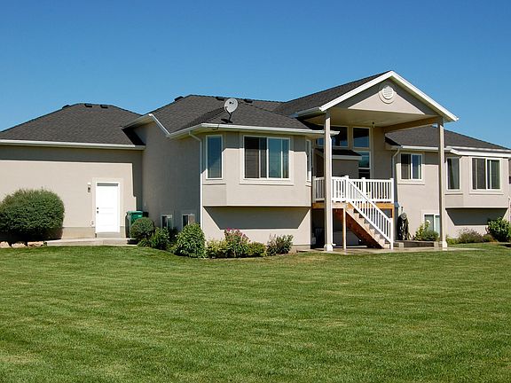 Large private landscaped yard