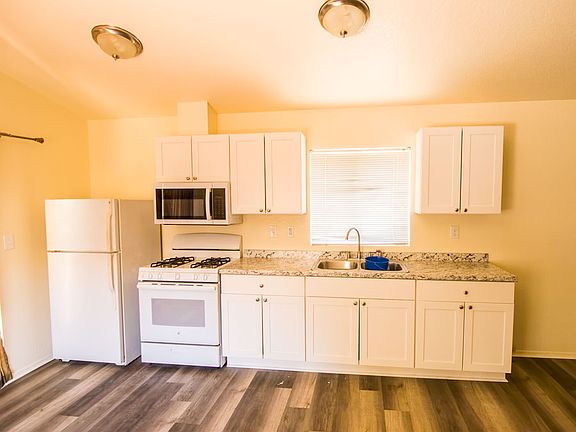 5th image of 4949 Desert Knoll Ave #27