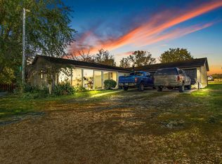 5222 S Groveland Dr, Albion, IN 46701