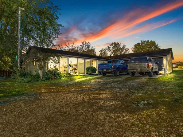 5222 S Groveland Dr, Albion, IN 46701