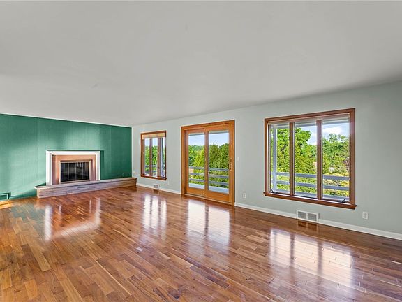 4th image of 2635 Fairgreen Dr