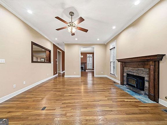 5th image of 3639 Holly Springs Rd