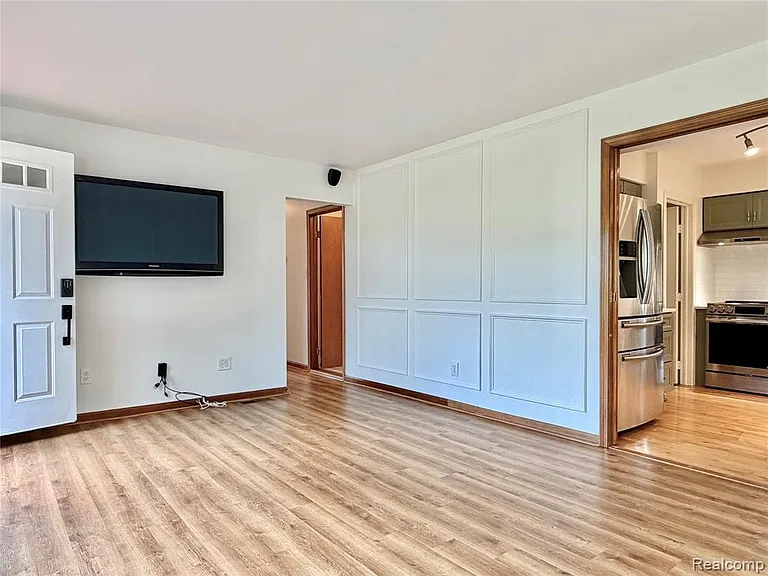 306 Michelson Rd — Photo 14