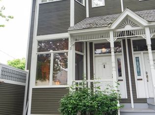 1010 W Barry Ave, Chicago, IL 60657