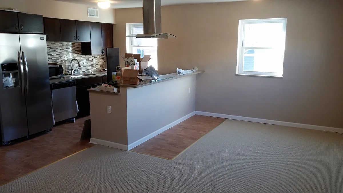 Building Photo - 140 W Adams Ave #2