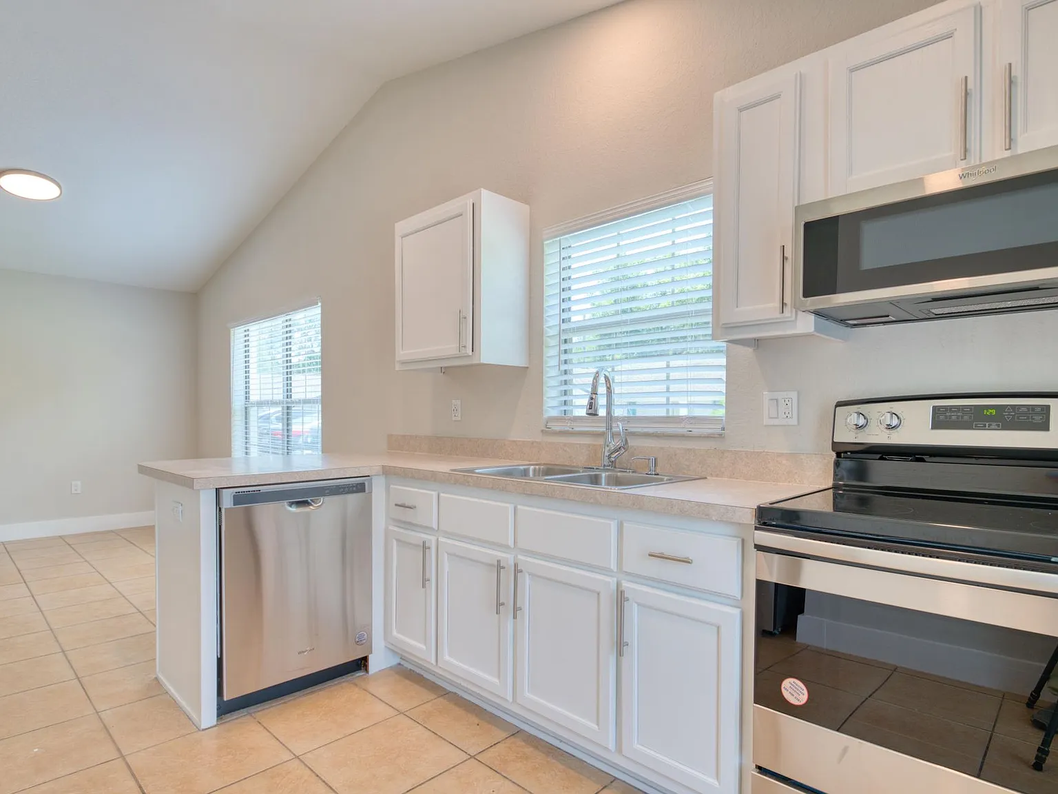The Piquette Apartments | 3 Bedroom Apartments in Silver Springs, FL — Photo 2