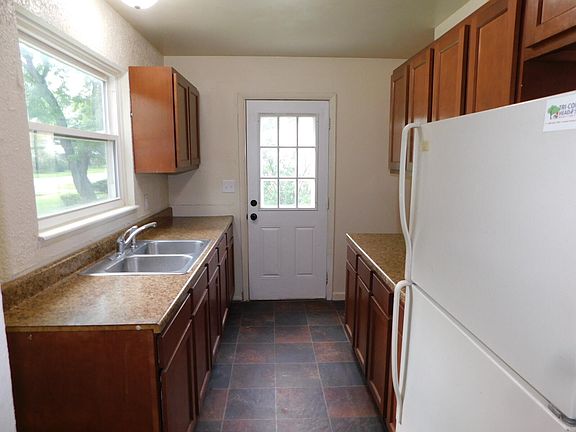 4th image of 1110 McIntosh Dr