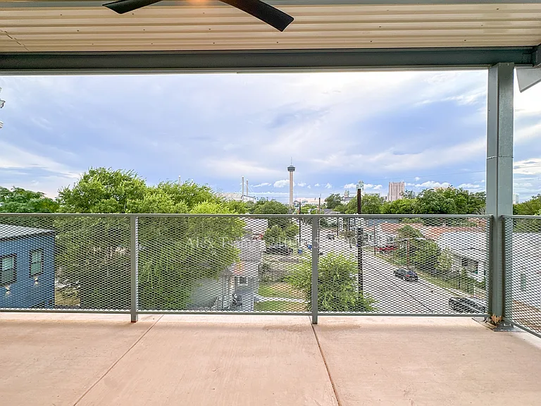 630 Montana St #201 — Photo 13