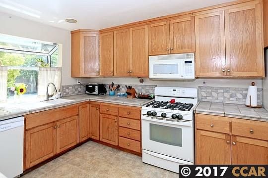 2nd image of 941 Loma Linda Ave