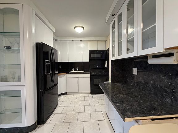 3rd image of 21 Bay 37 St #2F