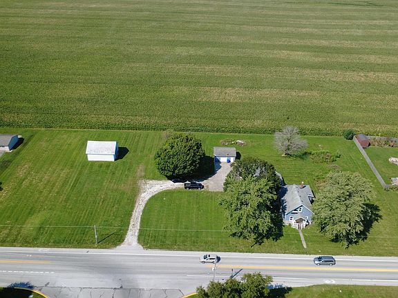 2nd image of 904 E Center Rd