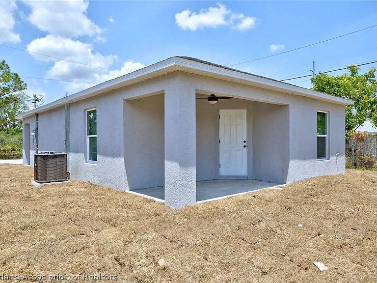 544 Vanguard Ave NW — Photo 24