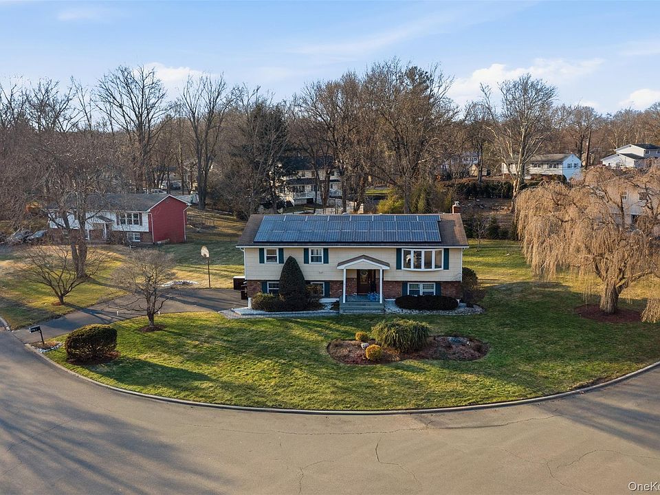 1st image of 6 Cider Mill Court