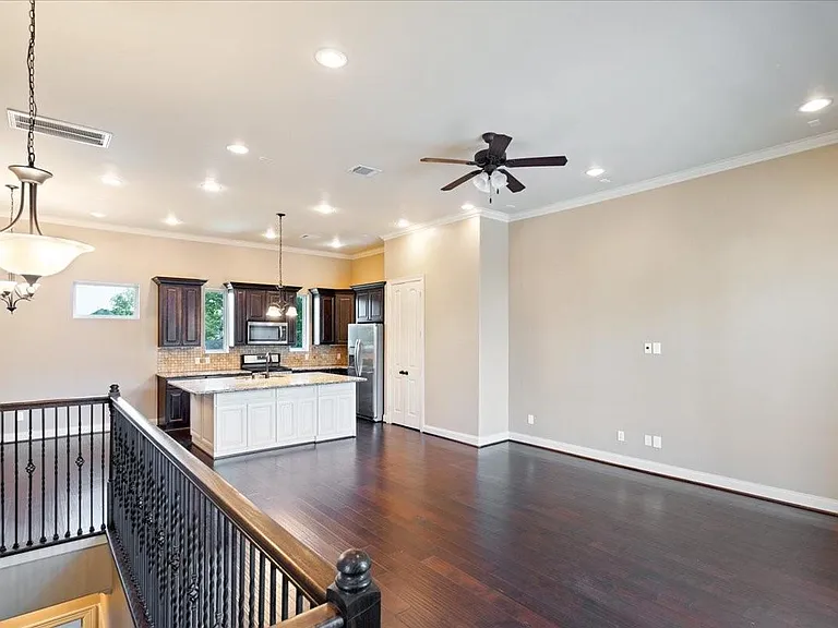 1520 Amundsen St — Photo 22