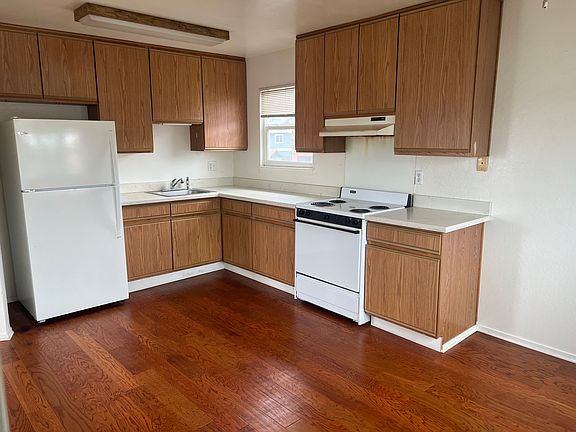 3rd image of 155 Brighton Rd APT 6