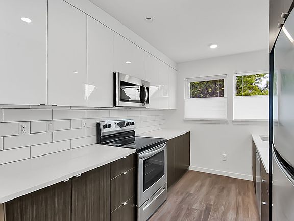 4th image of 1875 NE 2nd Ave #105