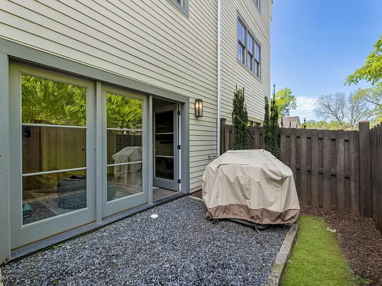 1079 Canton St — Photo 29