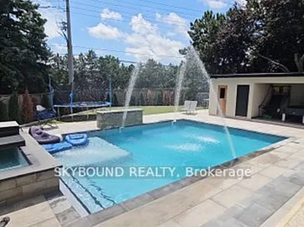 2711 Spruce Needle Ct, Mississauga, ON L5L 1N2
