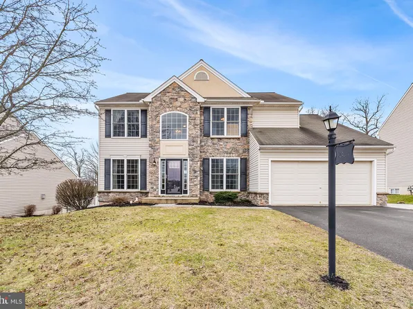 230 Taylor Dr, York, PA 17404