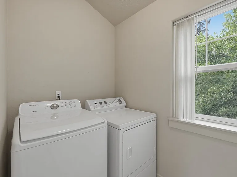 7130 NE Ridge Dr — Photo 13